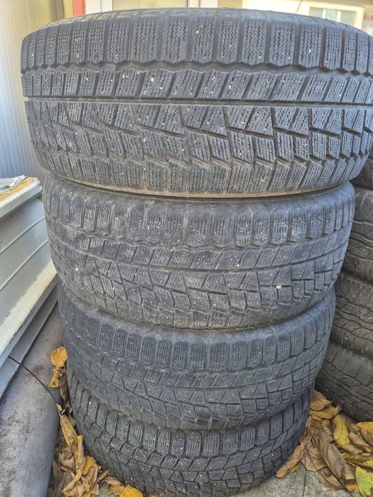 215/55R17 Maxxis