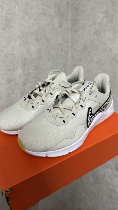 Nike кроссовки женские