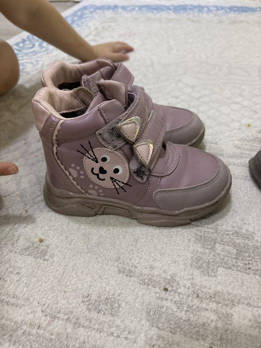 Аяқ киімдер 2000 тг