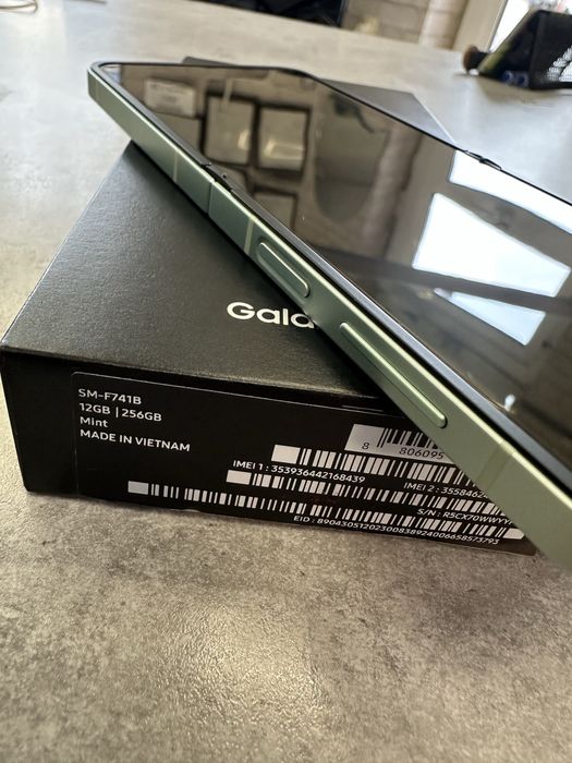 Samsung Z Flip 6 256GB Гаранция Б-102397