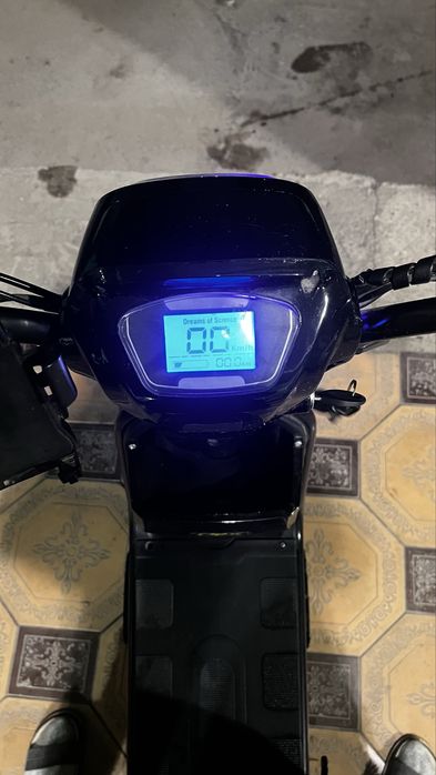 Электро скутер в идеальном состаянии