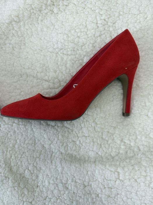 Pantofi rosii cu toc mediu