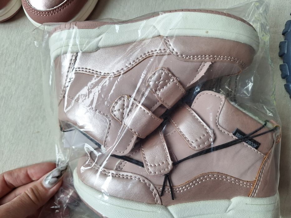 Чисто нови ботички за малка госпожица размер 22, 23