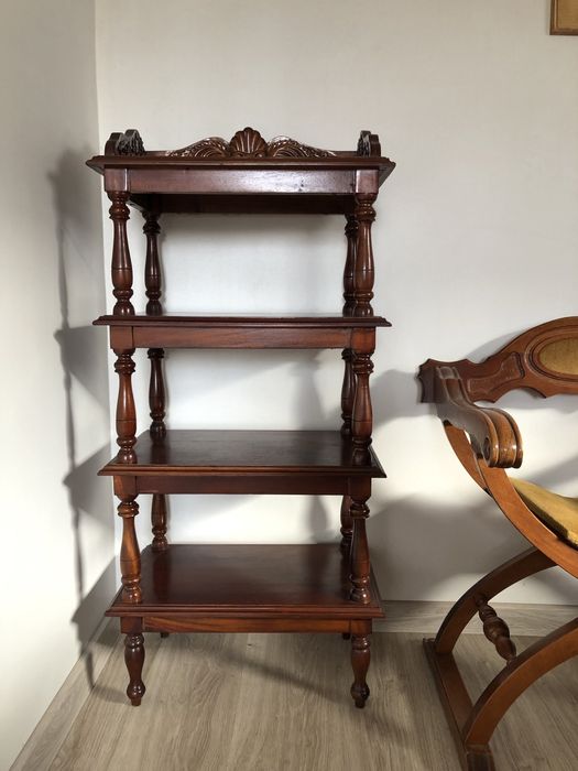 Etajera/raft din lemn madiv