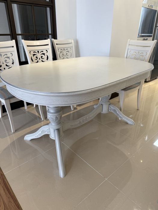 Кухонный стол и стулья