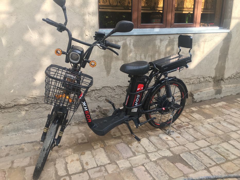 Скутер сотилади.