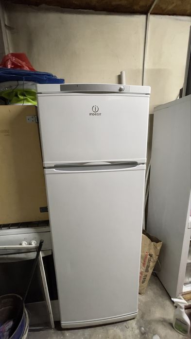 Холодильник Indesit