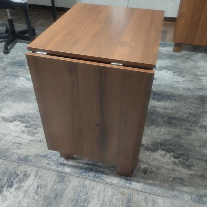 Новый стол продам