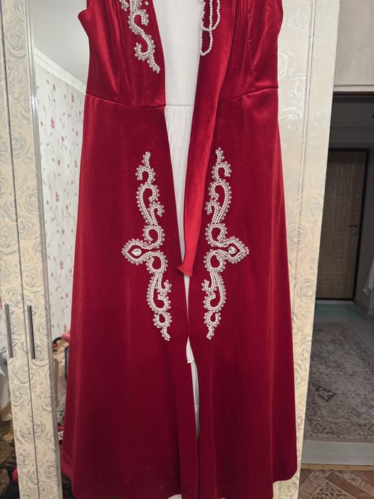 Продам платье с камзолом