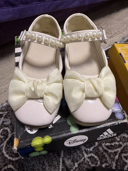 Продам обувь для девочки