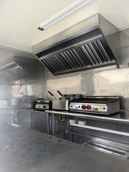 Rulota comerciala Fast Food / Food Truck de inchiriat
