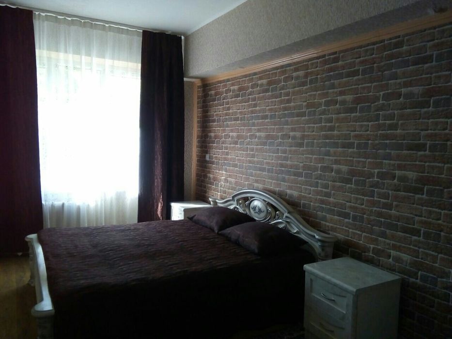 м.Новза 2/3/4.Возле метро.