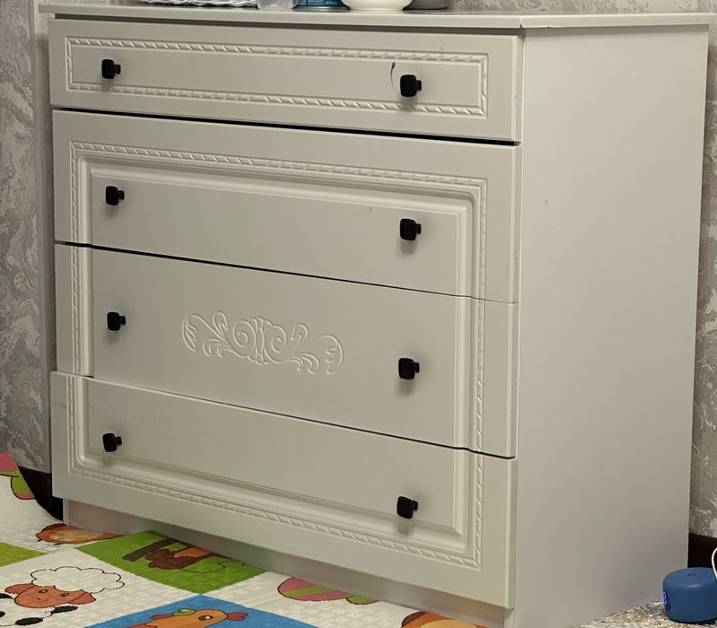 Продам тумбочку