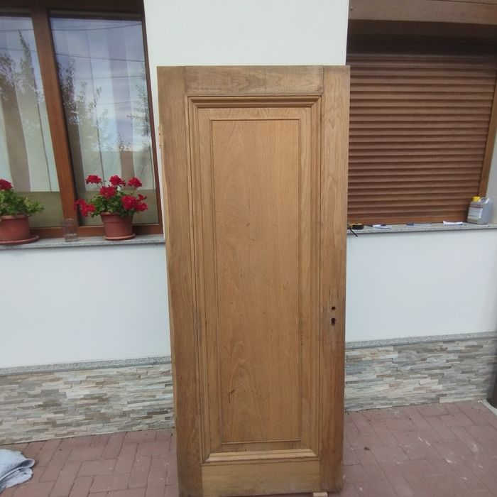 5 uși din stejar masiv – necesită recondiționare