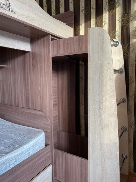 Двухъяростную детский кровать