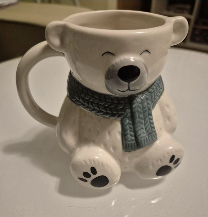 Cana termica in forma de urs ce isi schimba culoarea