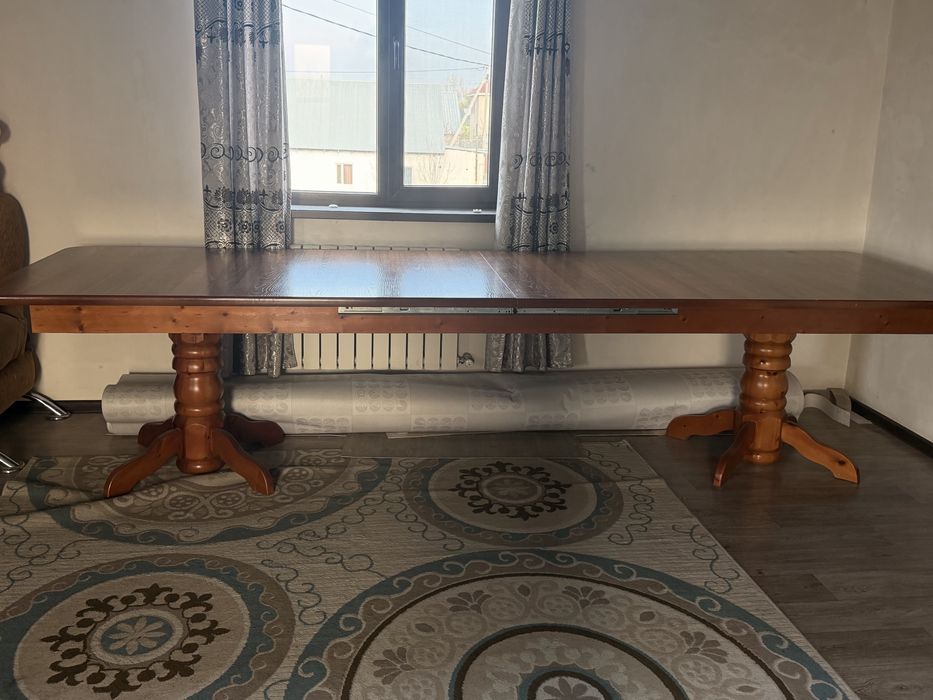 Деревянный стол большой