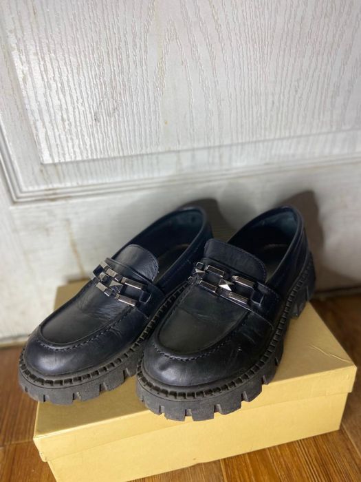 Школьные туфли.