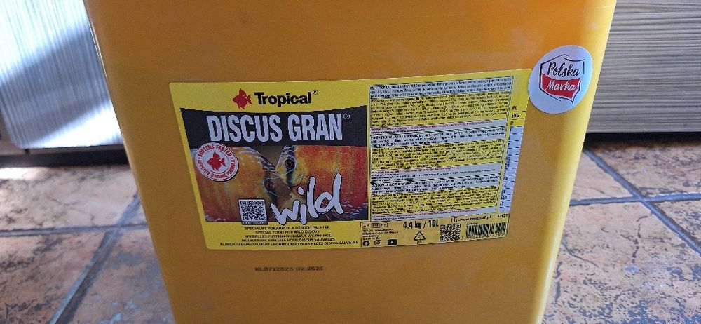 Hrană pești. Tetra discus și Tropical