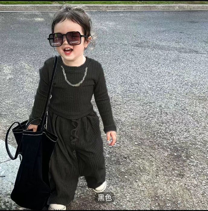 Двойка трикотажная майка с цепочкой
И штаны
5-6

120.000