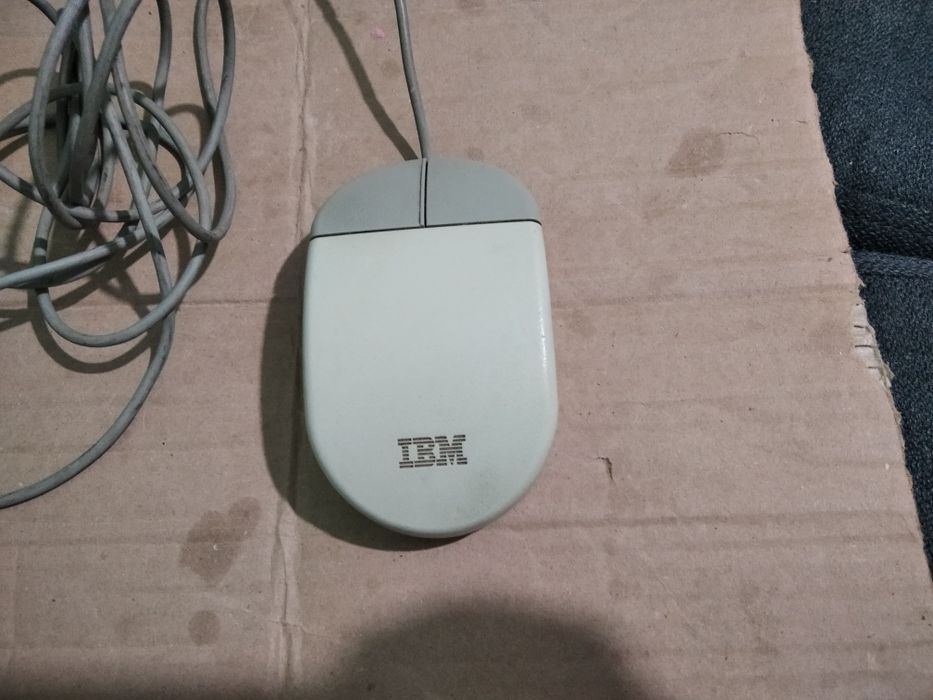 Mouse vintage IBM serial. Este perfect funcțional