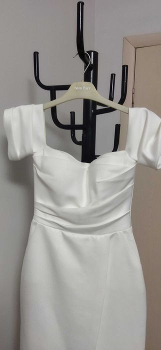 Продам красивое минималистичное платье