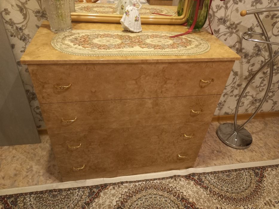 Продам спальный гарнитур