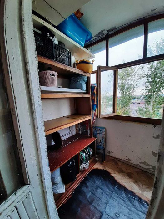 продам 1 комнатную петренко 11