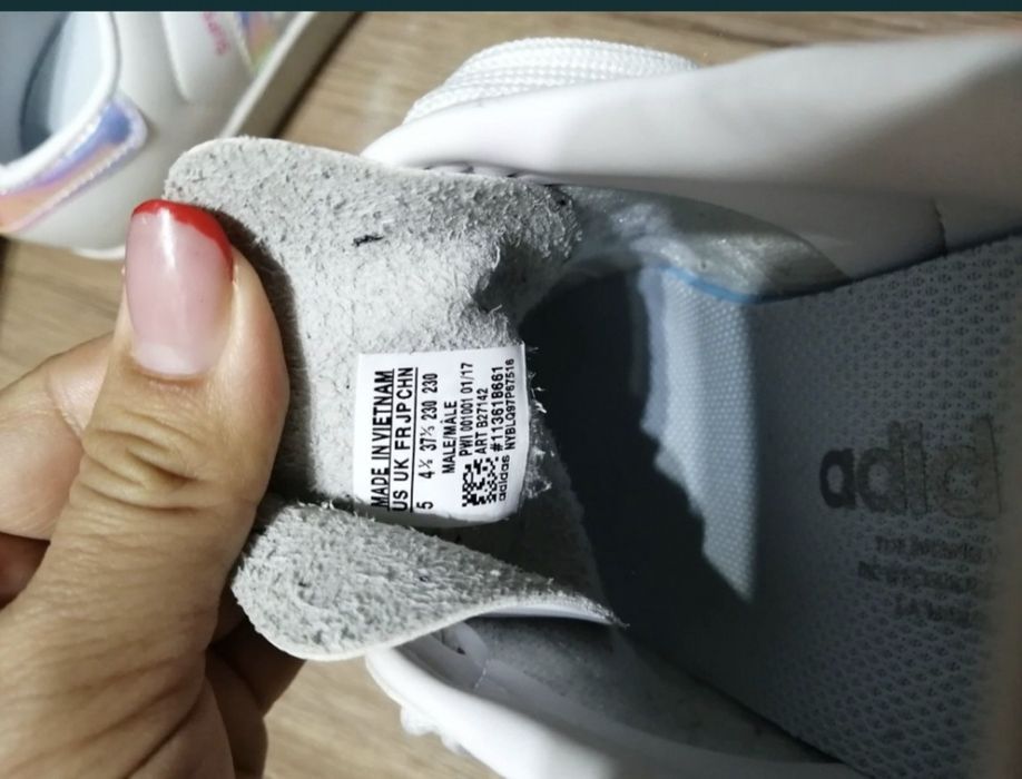 Фирменные кроссовки Adidas