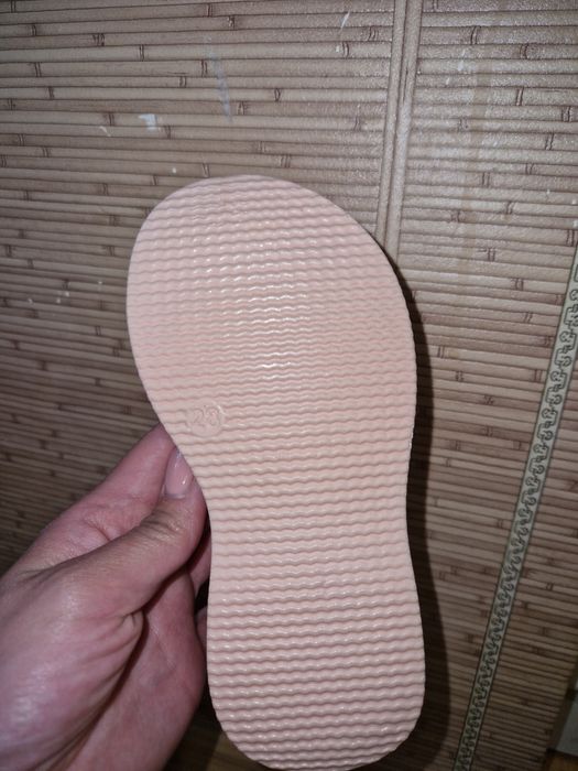 Новые босоножки  27 размер