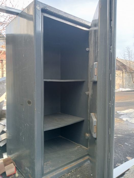 Сейф огнеупорнный