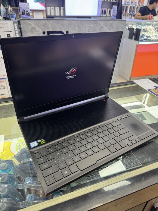 Asus Rog Zephyrus intel i7 8750H DDR4 16GB SSD 256GB RTX 1070 8GB 10 P