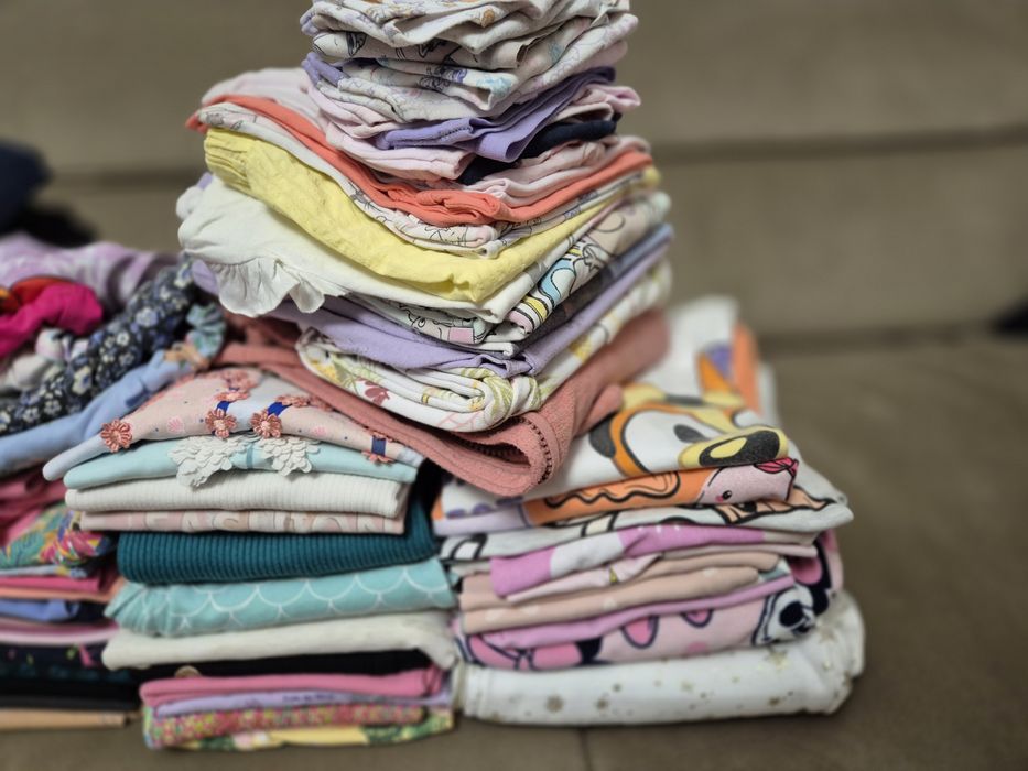 Hainute fetita marimea 122, 128 si 134