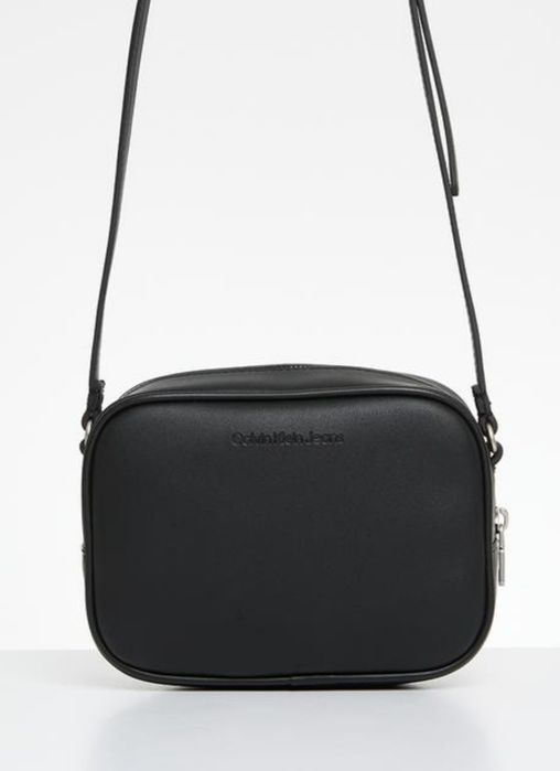 Оригинална чанта на Calvin Klein!