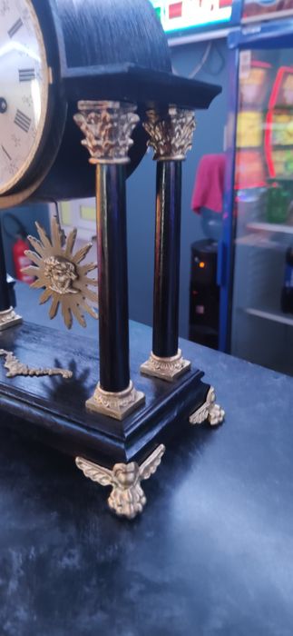 Каминен часовник