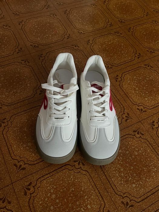 Продам кроссовки