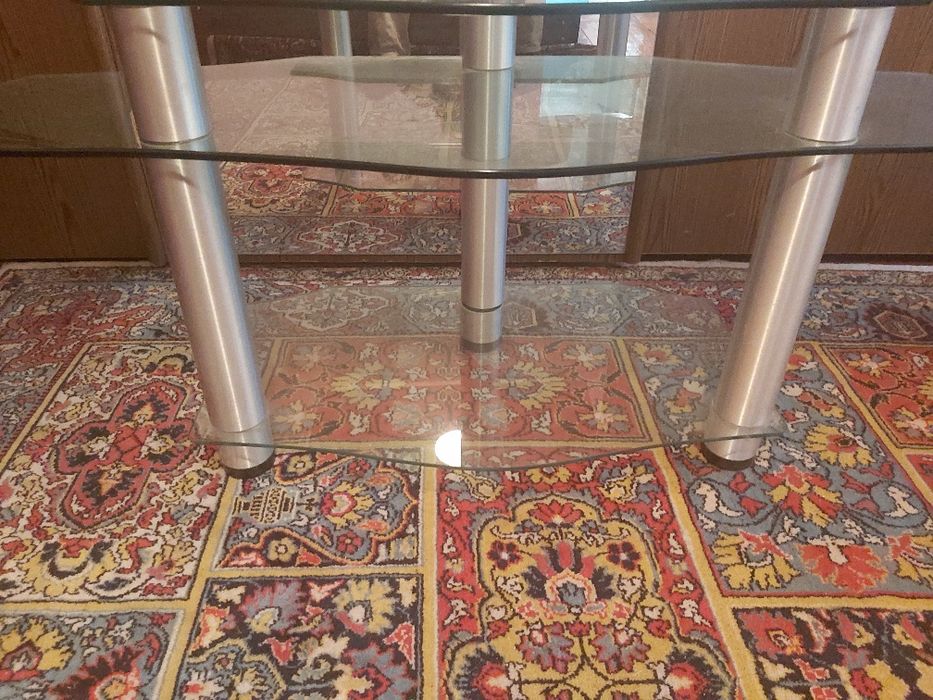 Продаётся подставка под телевизор  приставку .Стекло Польша