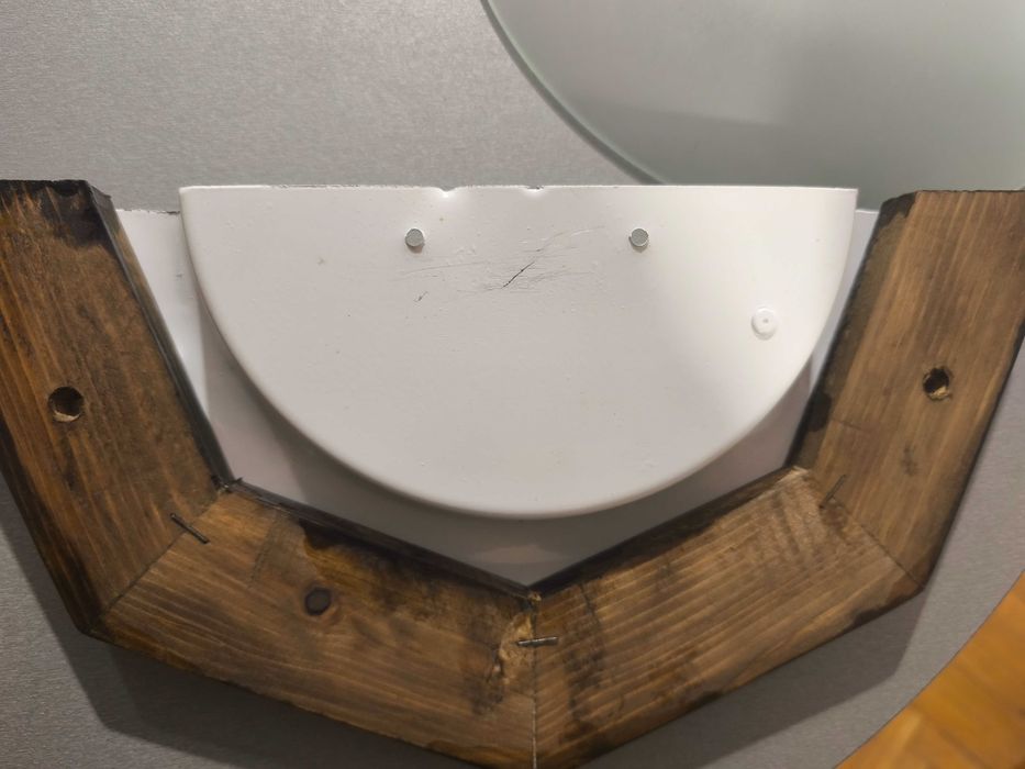 Нова стенна лампа