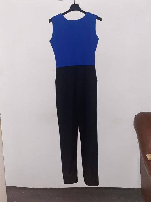 Salopetă elegantă fără mâneci