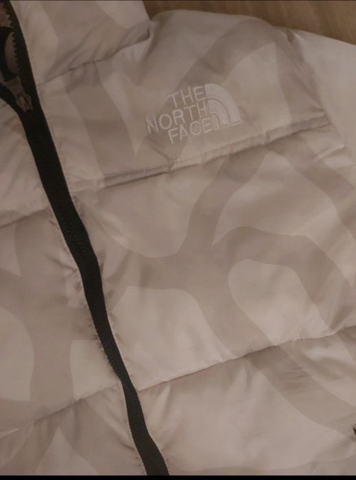 Geaca north face  kaws L