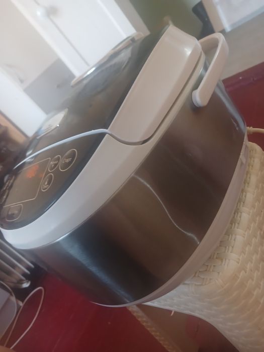 Продаётся мультиварка Bene.