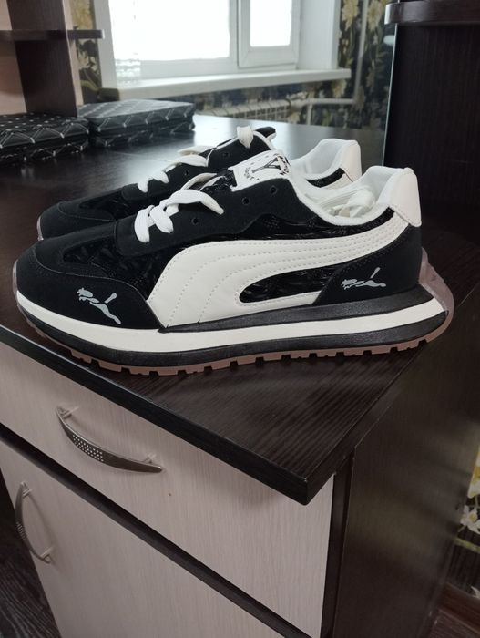 Новые кроссовки,размер(40-41)