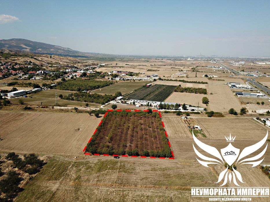 Продавам земя 9600кв.м. на влизане в Асеновград зад Газпром