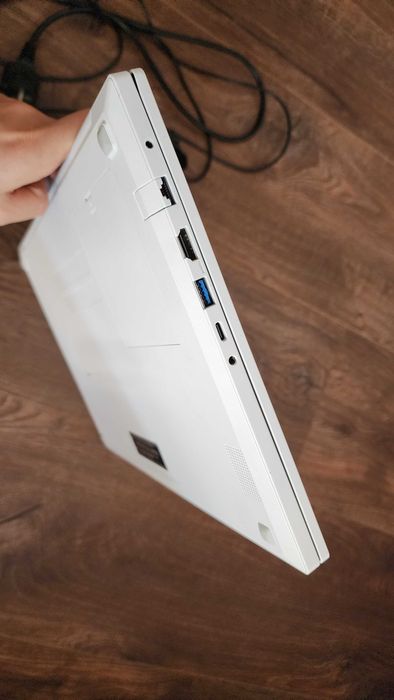 Ноутбук Samsung 550XDA белый