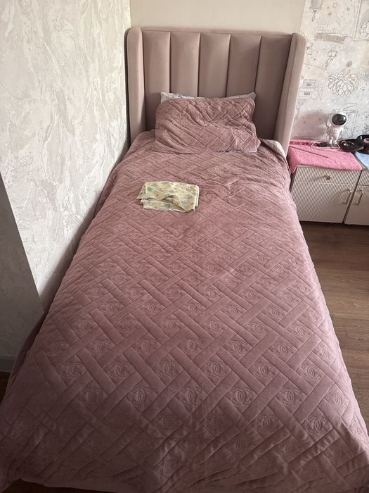 Кровать в спальную