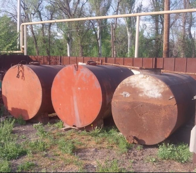 Опрыскиватель 800 литровый новый.