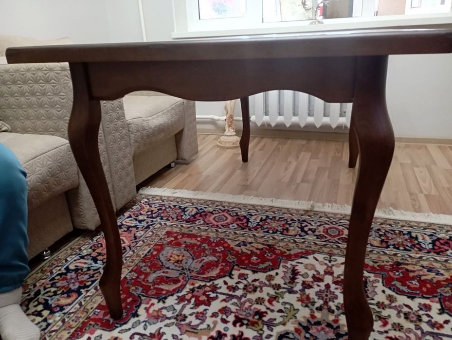 Мебель стол стулья. Продается стол и 6 стульев