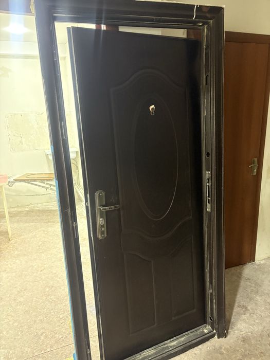 Продам выходной дверь