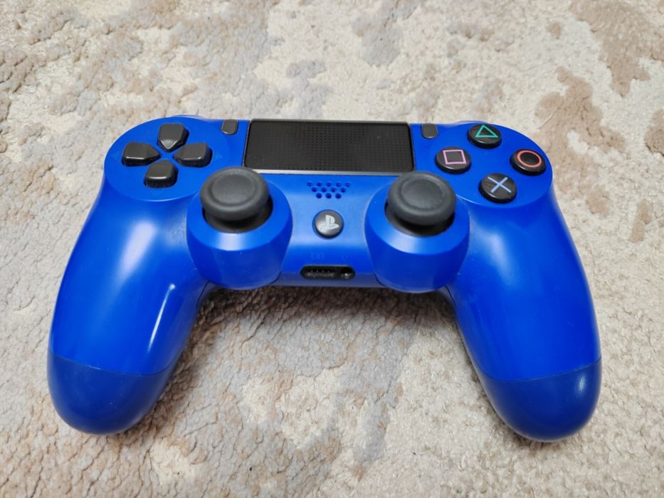 Продаю PS 4 1TB как новая