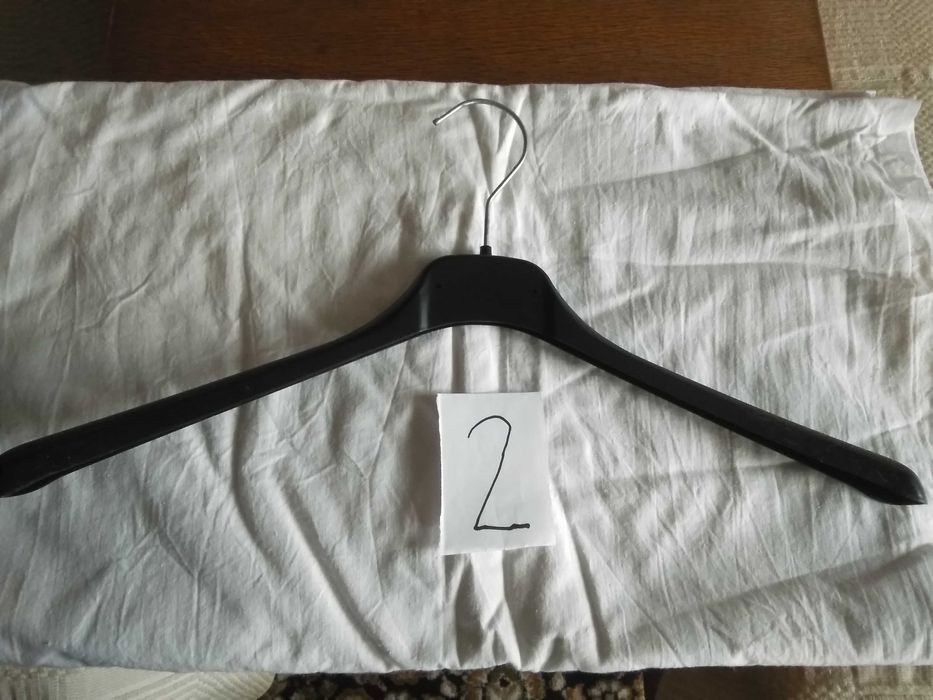 Продавам закачалки за дрехи